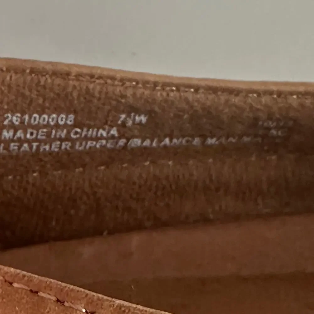 Clarks Artisan Tan Slip-On Loafers Womens Size 7.5 Leather Round Toe Brown Shoes